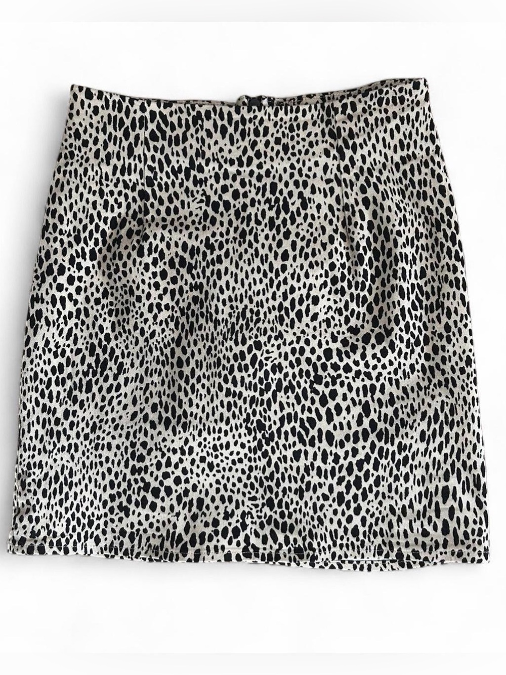 Brandy Melville vibrant and trendy leopard  Print mini Pencil Skirt
